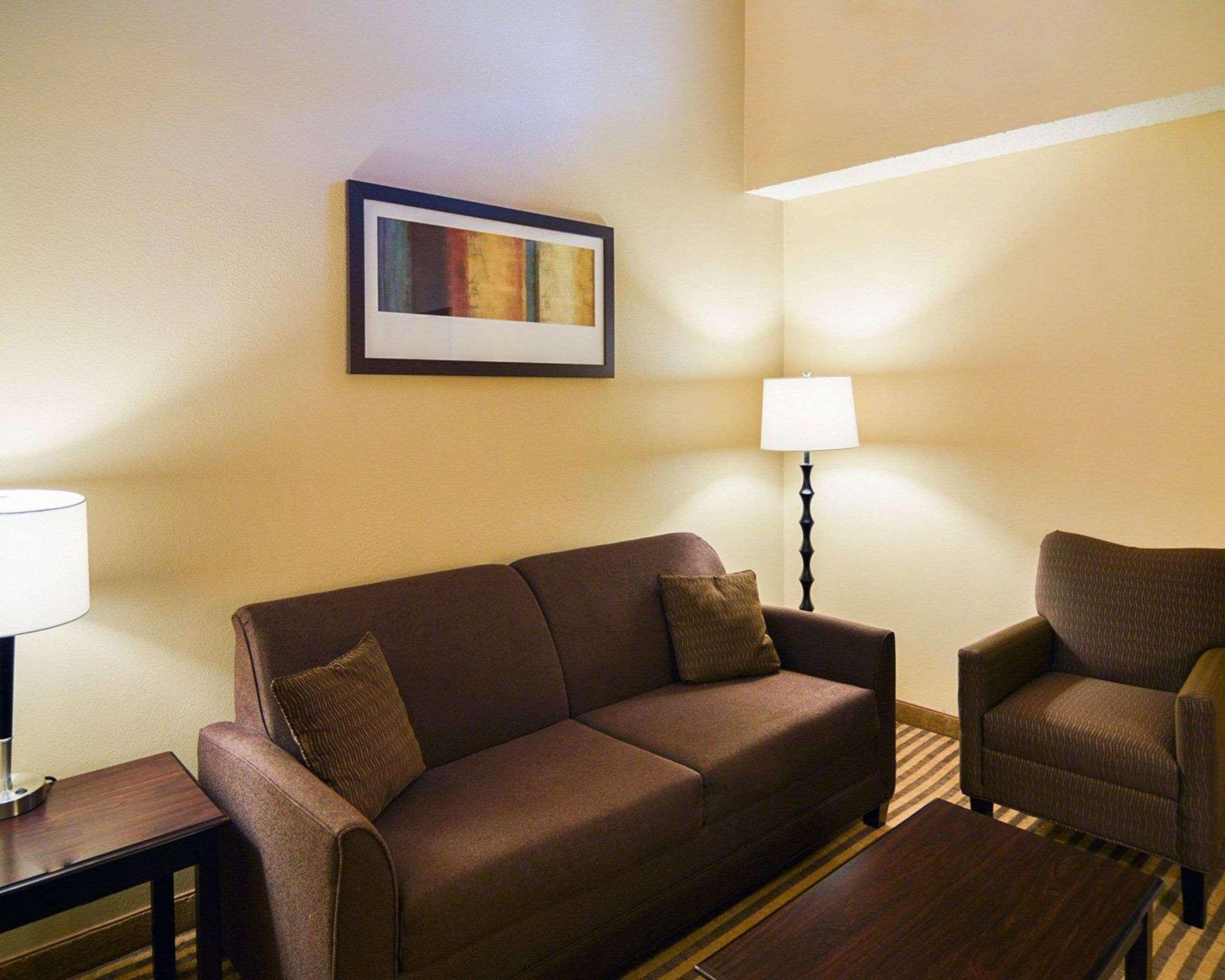Comfort Dfw Airport Hotel
