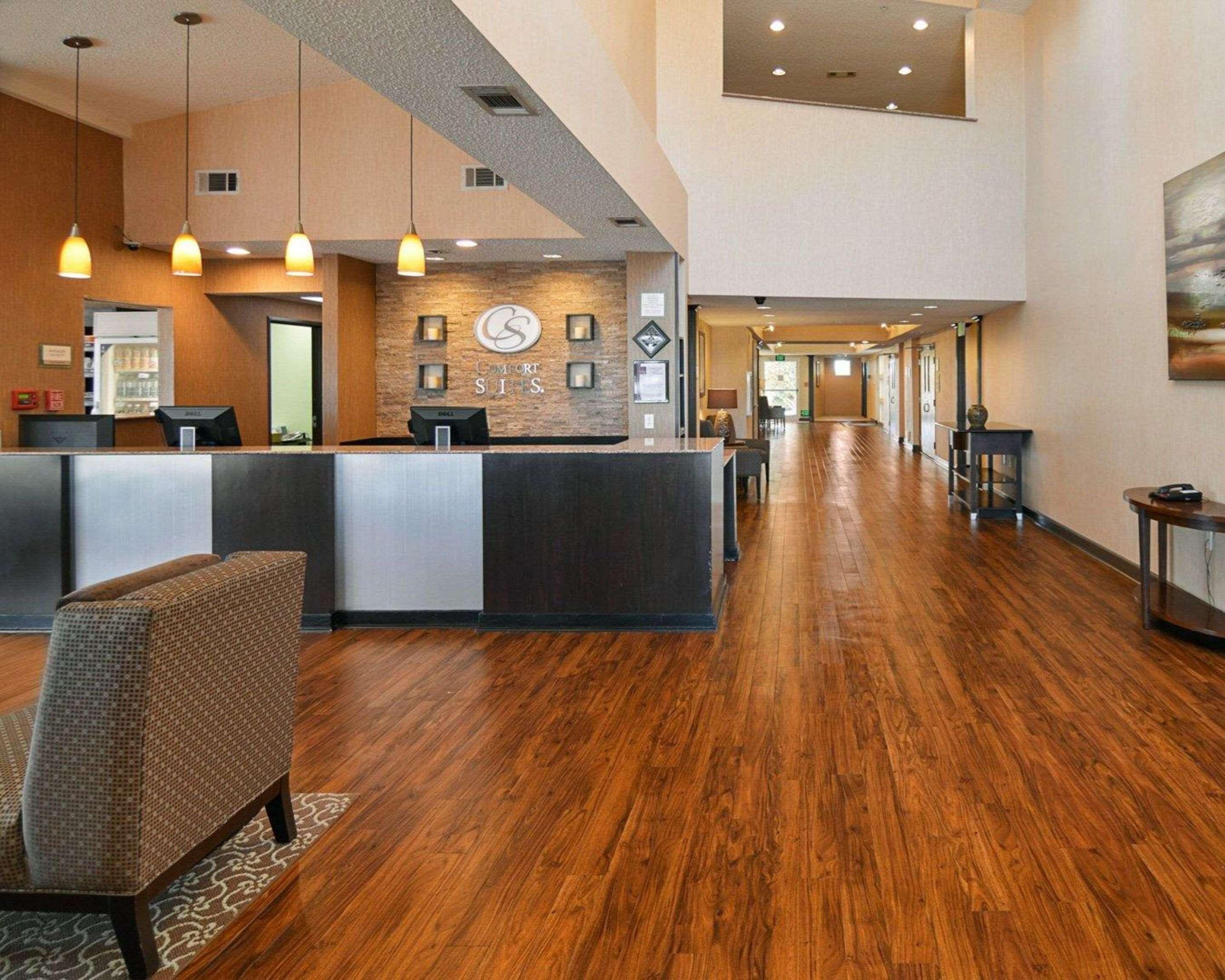 Hotel Comfort Dfw Airport 3*
